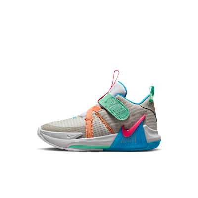 Tenis para ninos de preescolar LeBron Witness 7. Nike
